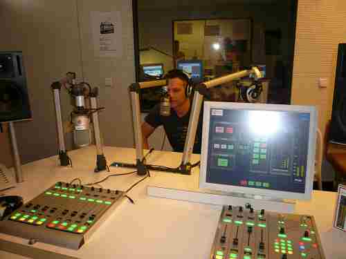2011-radioshowl001.jpg